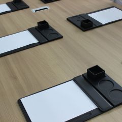 商务会议杯垫 酒店大型会议杯托糖果盒 皮革茶水杯垫笔槽办公用品 双孔杯托